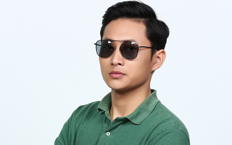 Kiểu dáng mắt kính dạng phi công sẽ giúp cho người đeo luôn nổi bật 